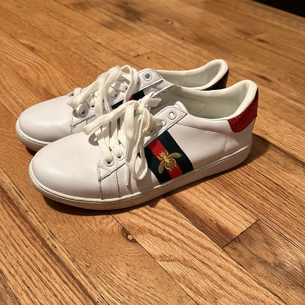 Gucci bee sneakers